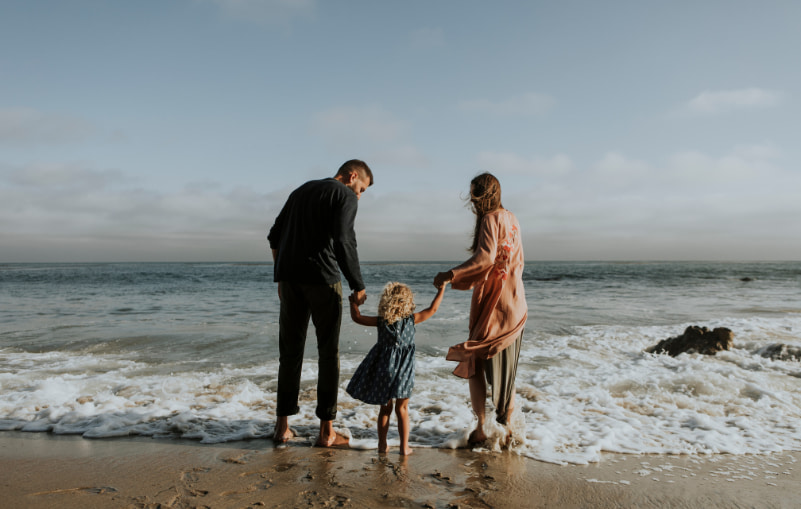 A happy family by the seaside after graduating addiction treatment at GreeneStone in Ontario.